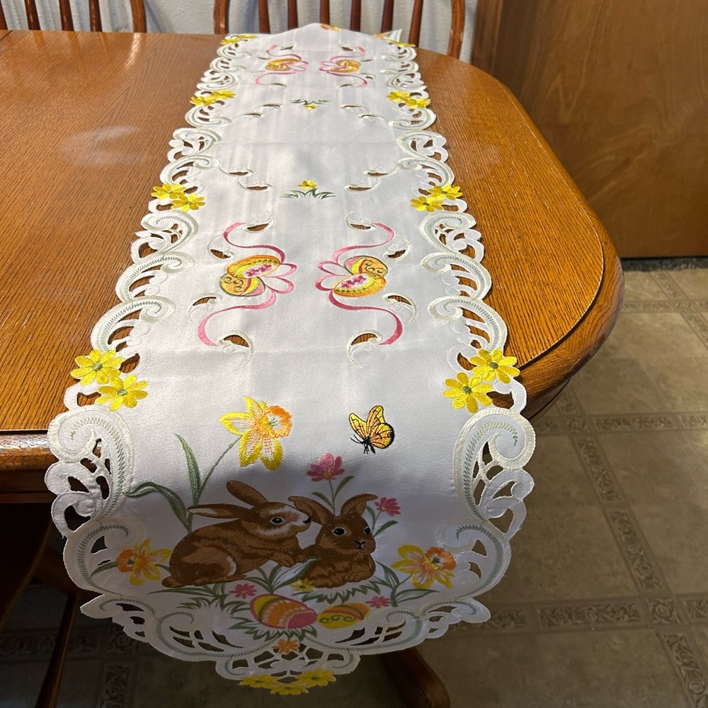 Easter Bunny Embroidered Cloth Table Runner - White and Brown NWOT - Picture 5 of 10